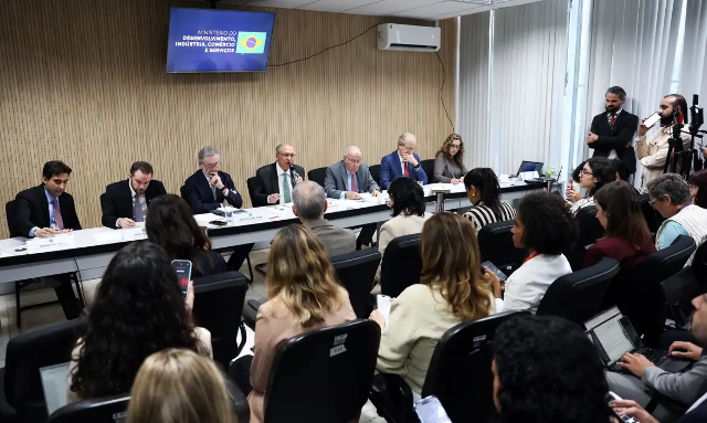 Uni&atilde;o anuncia cr&eacute;dito a empresas afetadas por tarifa dos EUA