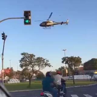 Helic&oacute;ptero da PM usa rotat&oacute;ria para pousar em patrulhamento