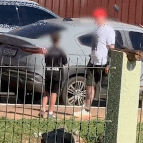 V&iacute;deo flagra homem batendo no filho em frente ao Parque das Na&ccedil;&otilde;es