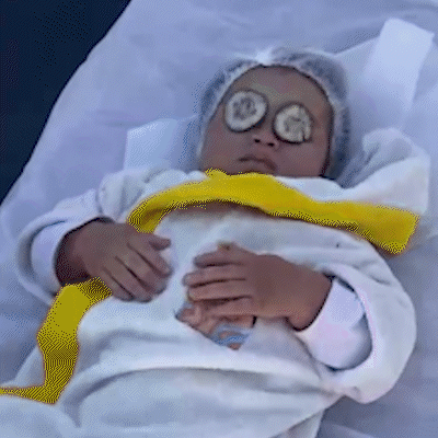 Beb&ecirc;s ganham spa no &uacute;ltimo dia de aula com pepino nos olhos e massagem