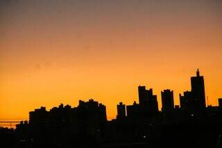Quinta-feira ser&aacute; de sol, calor de at&eacute; 35&deg;C e umidade baixa em MS