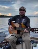 Viol&atilde;o de compositor que caiu de camionete &eacute; encontrado ap&oacute;s buscas na rodovia