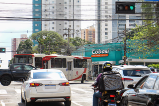 Entenda como funciona o "duplo verde" sinal que anda confundindo motoristas Entenda como funciona o "duplo verde" sinal que anda confundindo motoristas
