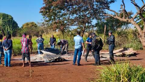Jovem morre queimado em barraco e pol&iacute;cia investiga causa de inc&ecirc;ndio