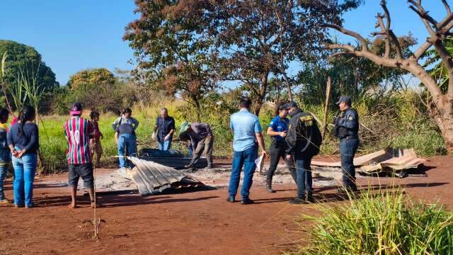 Jovem morre queimado em barraco e pol&iacute;cia investiga causa de inc&ecirc;ndio