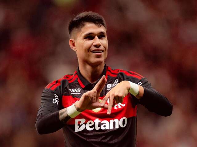 Flamengo vira sobre Olimpia e fecha s&eacute;rie de amistosos com vit&oacute;ria