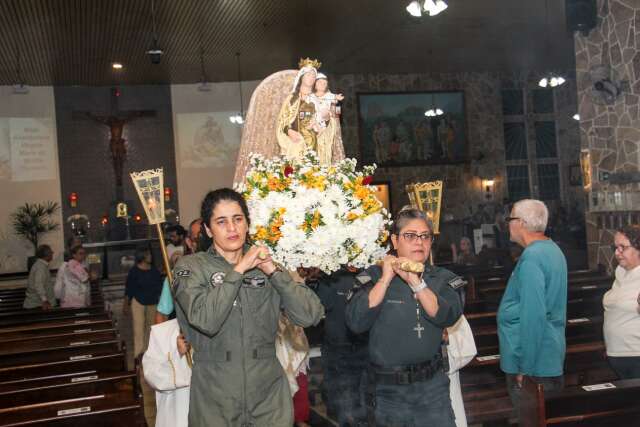 Quem protege o povo tamb&eacute;m pede prote&ccedil;&atilde;o a Nossa Senhora do Carmo
