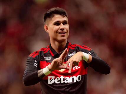 Flamengo vira sobre Olimpia e fecha s&eacute;rie de amistosos com vit&oacute;ria