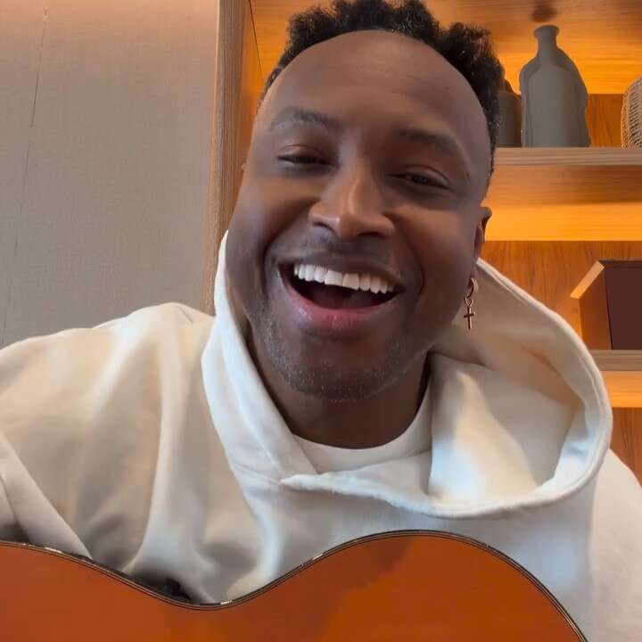Thiaguinho canta hino de Ponta Porã e lembra de infância na fronteira