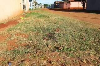 Barbeiro é assassinado com 5 tiros em frente de casa no Aero Rancho Barbeiro é assassinado com 5 tiros em frente de casa no Aero Rancho