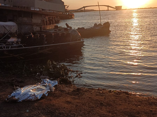 Colombiano morre afogado ao tentar pular entre barcos no Rio Paraguai Colombiano morre afogado ao tentar pular entre barcos no Rio Paraguai