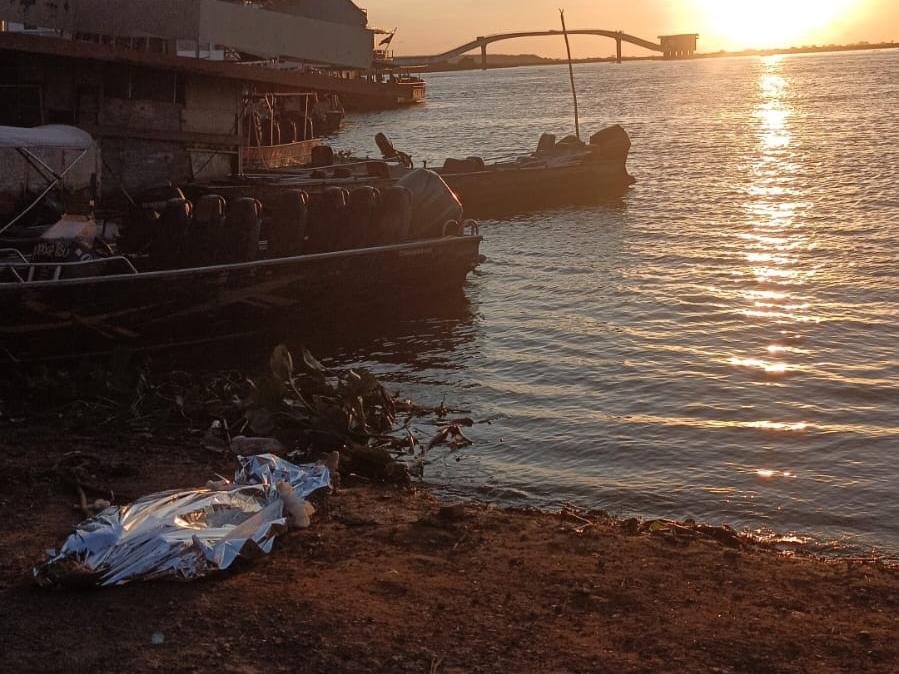 Turista colombiano morre afogado em tentativa de salto entre barcos