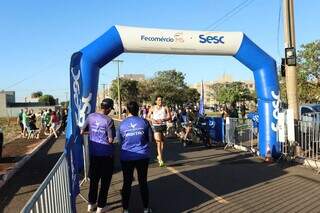 Nem vento forte segurou quem saiu cedo para correr 5 km na Praça do Papa Nem vento forte segurou quem saiu cedo para correr 5 km na Praça do Papa