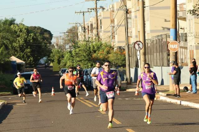 Nem vento forte segurou quem saiu cedo para correr 5 km na Pra&ccedil;a do Papa