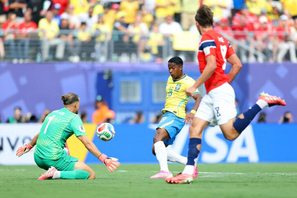 Brasil iguala pior campanha em Copas e termina em 11º lugar