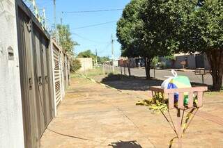 Jovem foi assassinado em frente de igreja; moradores relatam rotina de medo Jovem foi assassinado em frente de igreja; moradores relatam rotina de medo