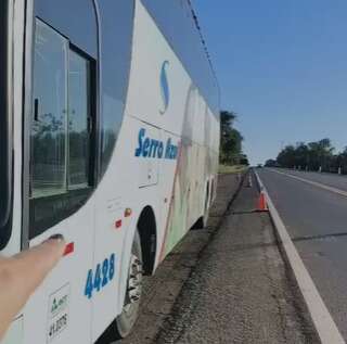 Pane em dois &ocirc;nibus deixa grupo sem &aacute;gua e comida na BR-163