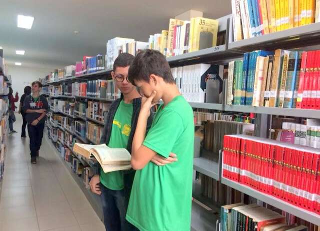 Lei permite que pais pe&ccedil;am acesso ao conte&uacute;do de livros usados nas escolas