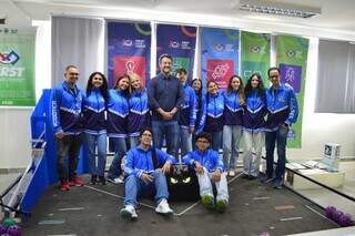 Feito à mão por alunos, robô "Banguela" vai de Naviraí competir no México Feito à mão por alunos, robô "Banguela" vai de Naviraí competir no México