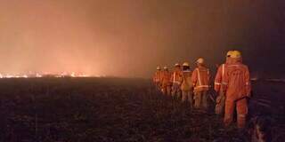 Incêndio já queimou 3,7 mil hectares na Bolívia e mobiliza força-tarefa Incêndio já queimou 3,7 mil hectares na Bolívia e mobiliza força-tarefa