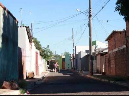 Adolescente de 16 anos &eacute; executado com 12 tiros dentro de casa 