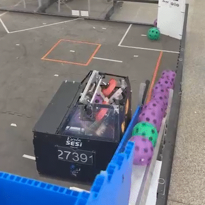 Feito &agrave; m&atilde;o por alunos, rob&ocirc; "Banguela" vai de Navira&iacute; competir no M&eacute;xico