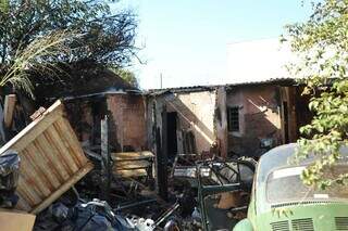 Idoso acumulador é acompanhado pela Assistência Social após incêndio em casa Idoso acumulador é acompanhado pela Assistência Social após incêndio em casa