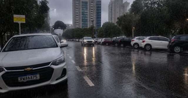 Campo Grande e regi&otilde;es de MS entram em alerta para tempestades