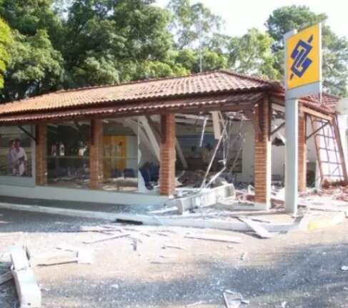 Traficantes e ladr&atilde;o que explodiu banco, veja quem s&atilde;o os foragidos da Gameleira