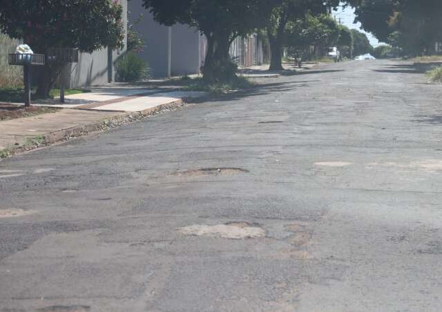 Com mais equipes, prefeitura promete 1,5 mil buracos tapados por dia 