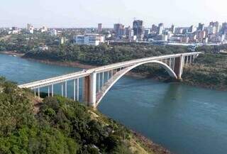 Tempo pode adiar cerimônia que oficializará "beijo" da Ponte Bioceânica Tempo pode adiar cerimônia que oficializará "beijo" da Ponte Bioceânica