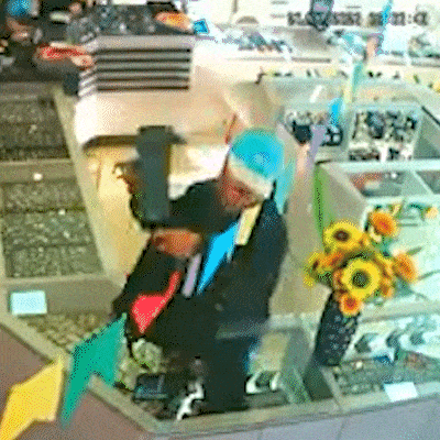 V&iacute;deo mostra a&ccedil;&atilde;o de dupla que roubou joalheria antes de pris&atilde;o em flagrante
