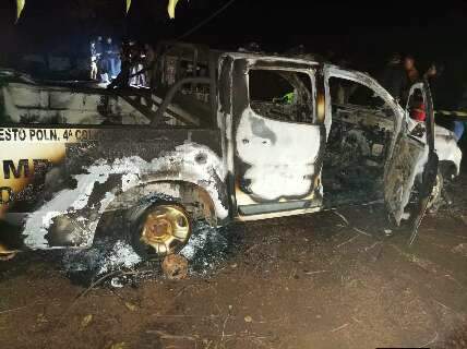 Grupo ataca posto policial, queima carros e deixa 3 mortos na fronteira
