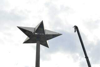 Cl&aacute;ssicas lumin&aacute;rias em forma de estrela d&atilde;o lugar ao LED em trecho da BR-163