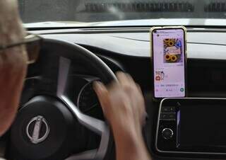 WhatsApp permite ouvir e responder mensagens no carro sem usar as mãos WhatsApp permite ouvir e responder mensagens no carro sem usar as mãos