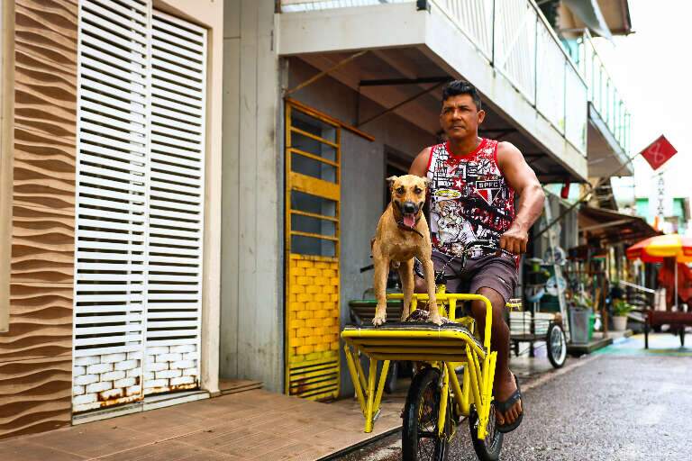 Como é a cidade onde carro é proibido e polícia anda de bicicleta