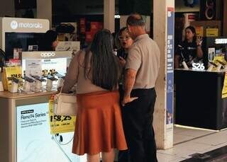 MTE regulamenta negociação coletiva para o comércio funcionar nos feriados MTE regulamenta negociação coletiva para o comércio funcionar nos feriados