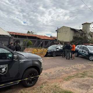 Empres&aacute;rio &eacute; executado no quintal de casa por dupla em motocicleta