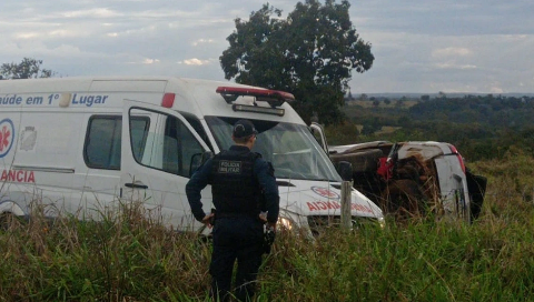 M&atilde;e e filho morrem em capotagem na MS-080