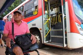 Usuário diz não querer luxo, só mais ônibus e no horário certo Usuário diz não querer luxo, só mais ônibus e no horário certo