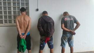 Cinco s&atilde;o presos por roubar e estuprar mulher que vivia sozinha