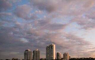 Frente fria traz risco de tempestades, ventos fortes e queda de temperatura Frente fria traz risco de tempestades, ventos fortes e queda de temperatura