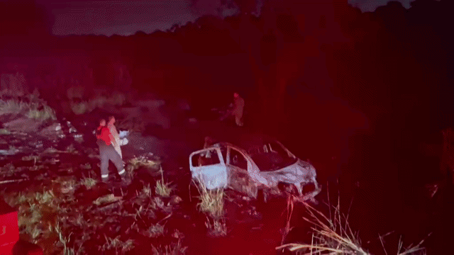 Carro com maconha pega fogo e fica destru&iacute;do &agrave;s margens da rodovia na Capital