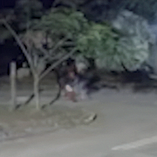 Homem &eacute; esfaqueado por dupla no meio da rua e fica em estado grave