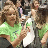 Manifesta&ccedil;&atilde;o termina com promessa de "&ecirc;xodo" por instrutor demitido
