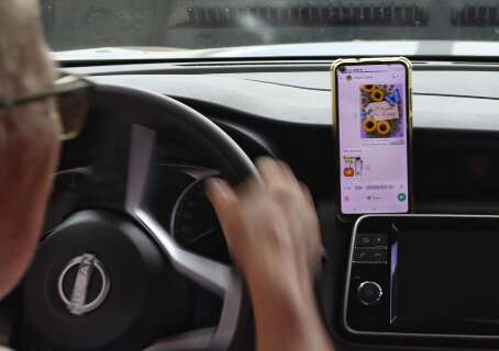 WhatsApp permite ouvir e responder mensagens no carro sem usar as m&atilde;os