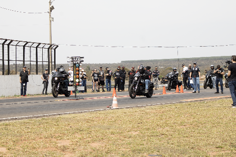 Festival transforma Harley-Davidson em m&aacute;quina de arrancada em Campo Grande