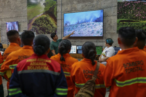 Militares da Bol&iacute;via fazem interc&acirc;mbio em MS para aprimorar combate a fogo