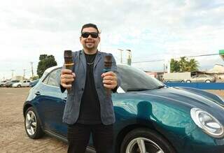 Denilson colocou karaokê em carro e fez corridas de app virarem show Denilson colocou karaokê em carro e fez corridas de app virarem show