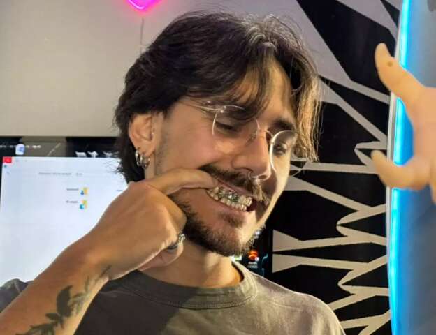 Lu&iacute;s faz grillz famosos entre rappers e pedidos at&eacute; por crian&ccedil;as